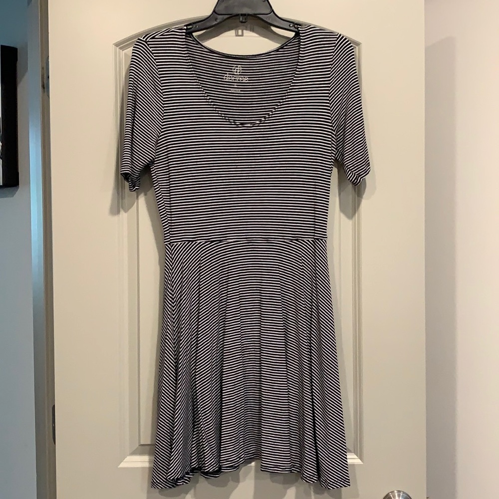 Short sleeve dress